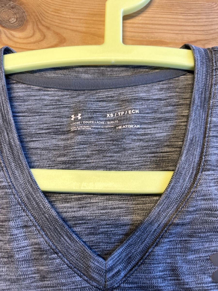 Under Armour T-Shirts: T-shirt Under Armour   – Gebraucht aus Orsières von far_5czh 2