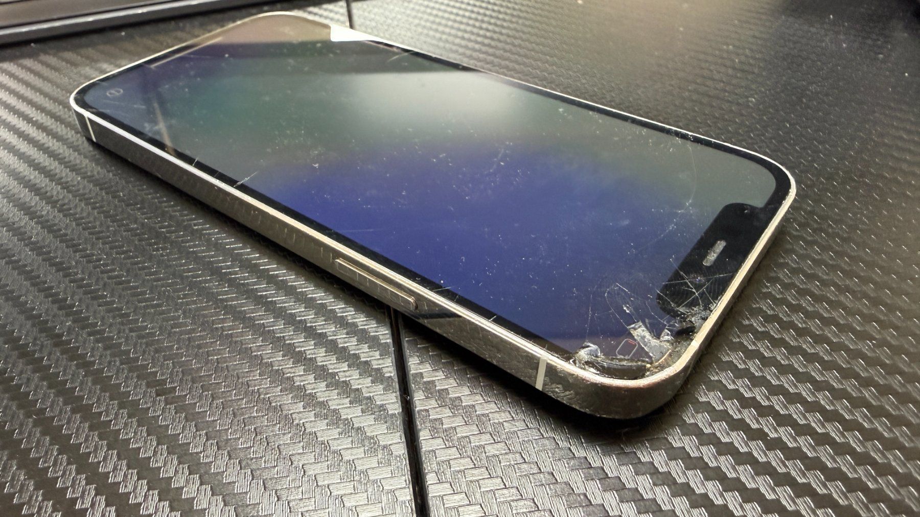 Apple Telefoni cellulari / Smartphones: Apple iPhone 12 Pro , 128GB, silber, defekt – Difettoso da Basel venduto da protekto 3