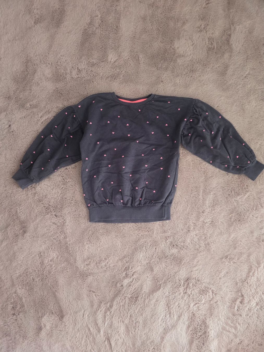 Maglioni & Felpe: Kinder Pullover dunkelblau mit Herzmuster Grösse 134 – Usato da Zürich venduto da mon_w69m