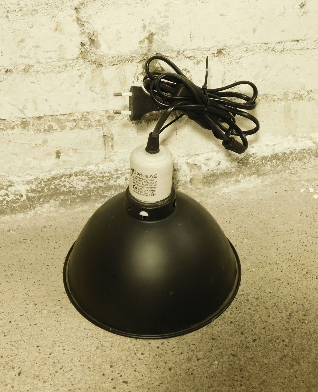 Lampade: Lorica AG Reflektorleuchte mit Keramikfassung E27 – Max 200W – Usato da Emmenbrücke venduto da Ulisse-22 1