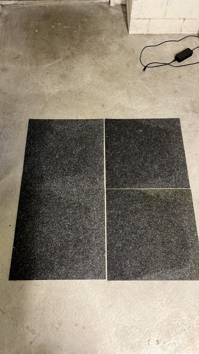 Rivestimenti per pavimenti: Balkon/ Terrassenplatten 50x50 – Usato da Dietikon venduto da Beta1720