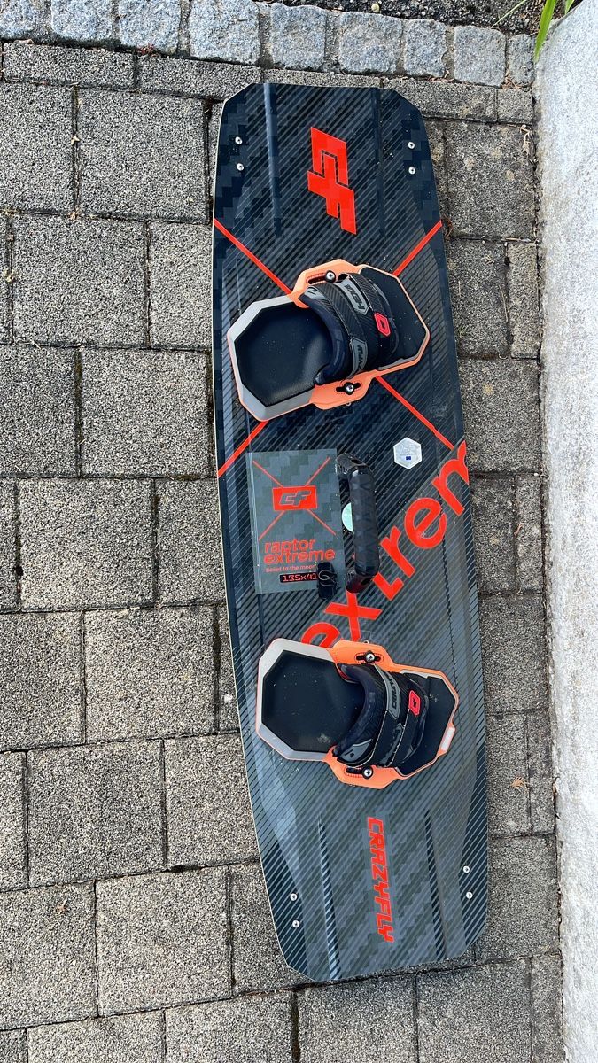 Kite: Kiteboard Crazyfly Raptor Carbon 135x41cm – D'occasion à Liestal par Kitesurfer917