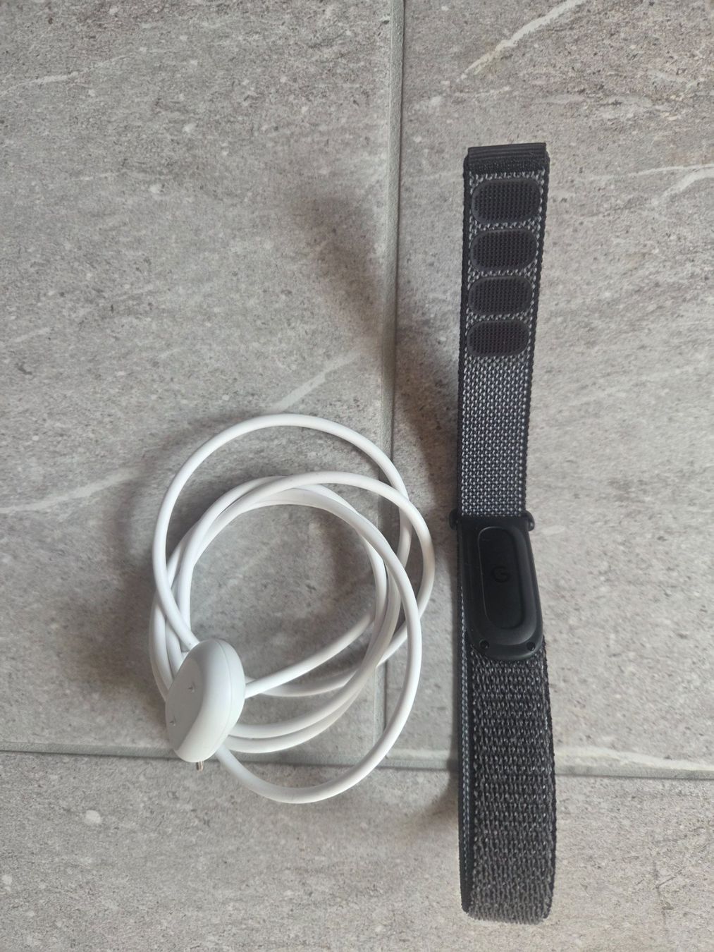 Fitbit Smartwatch: Google Fitbit Air – Nuovo (secondo la descrizione) da St. Gallen venduto da Seraph76 2