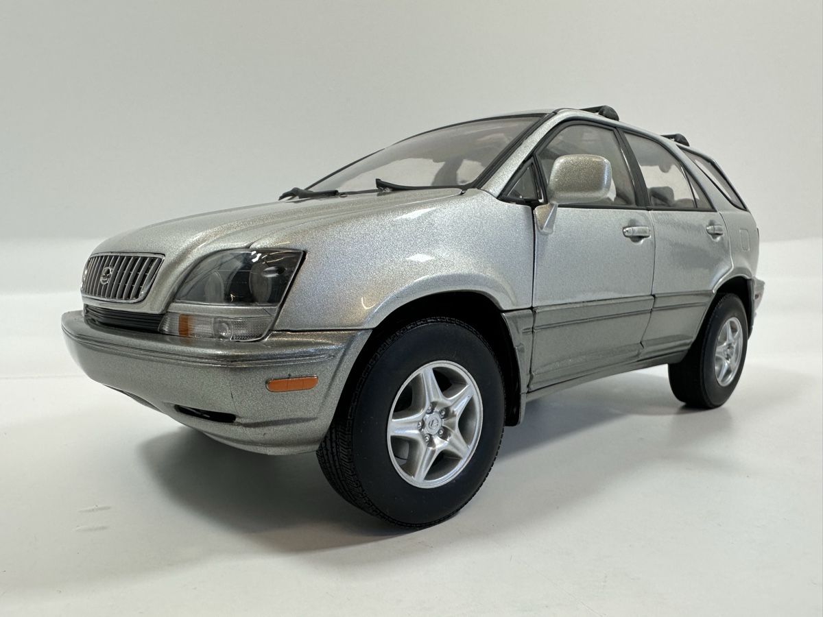 Autoart Modellini d'auto: Lexus RX300 1:18, silbrig, GATEWAY / AUTOART – Nuovo (secondo la descrizione) da Zofingen venduto da rf9_x2xt