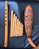 Panflöte, Flöte und Kürbis-Maraca Instrumente Peru