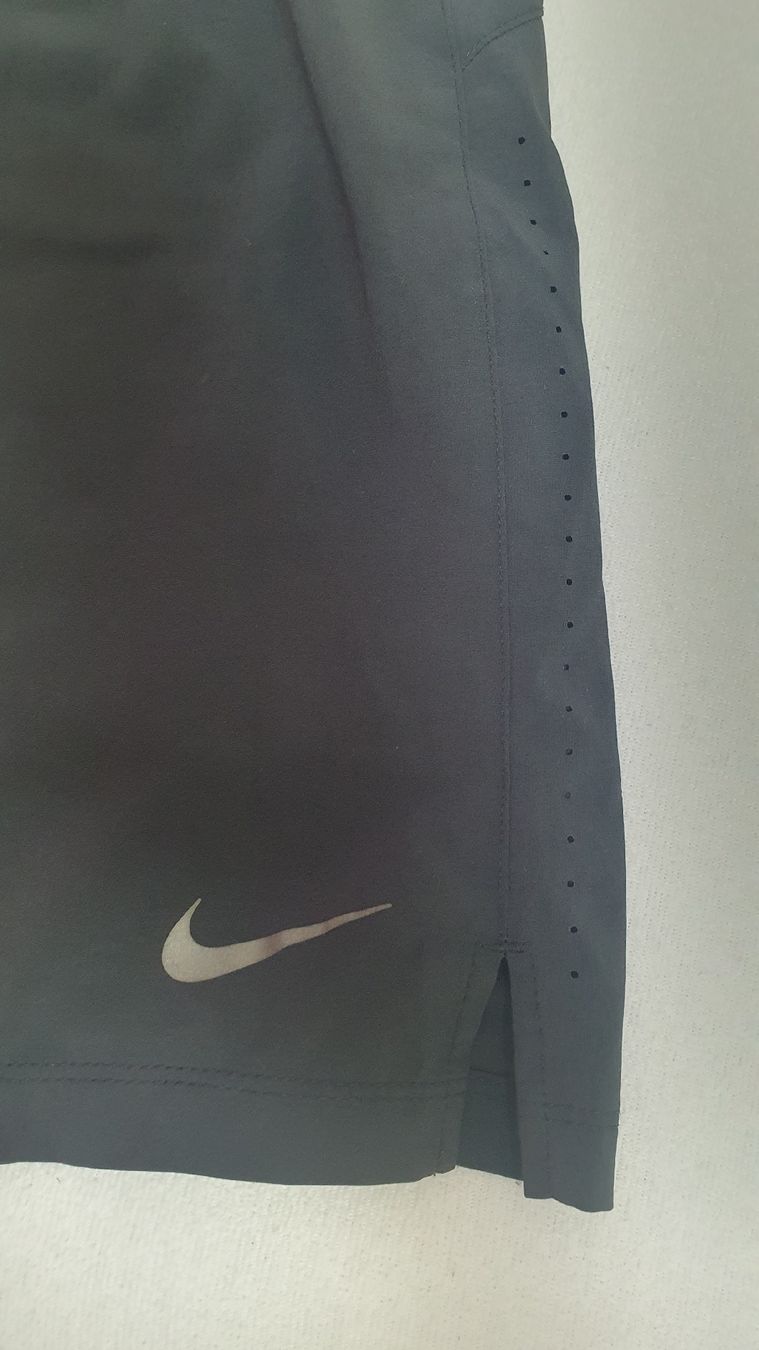 Nike Pantaloni: nike hosen G M – Usato da Maienfeld venduto da tobeyl2020 3