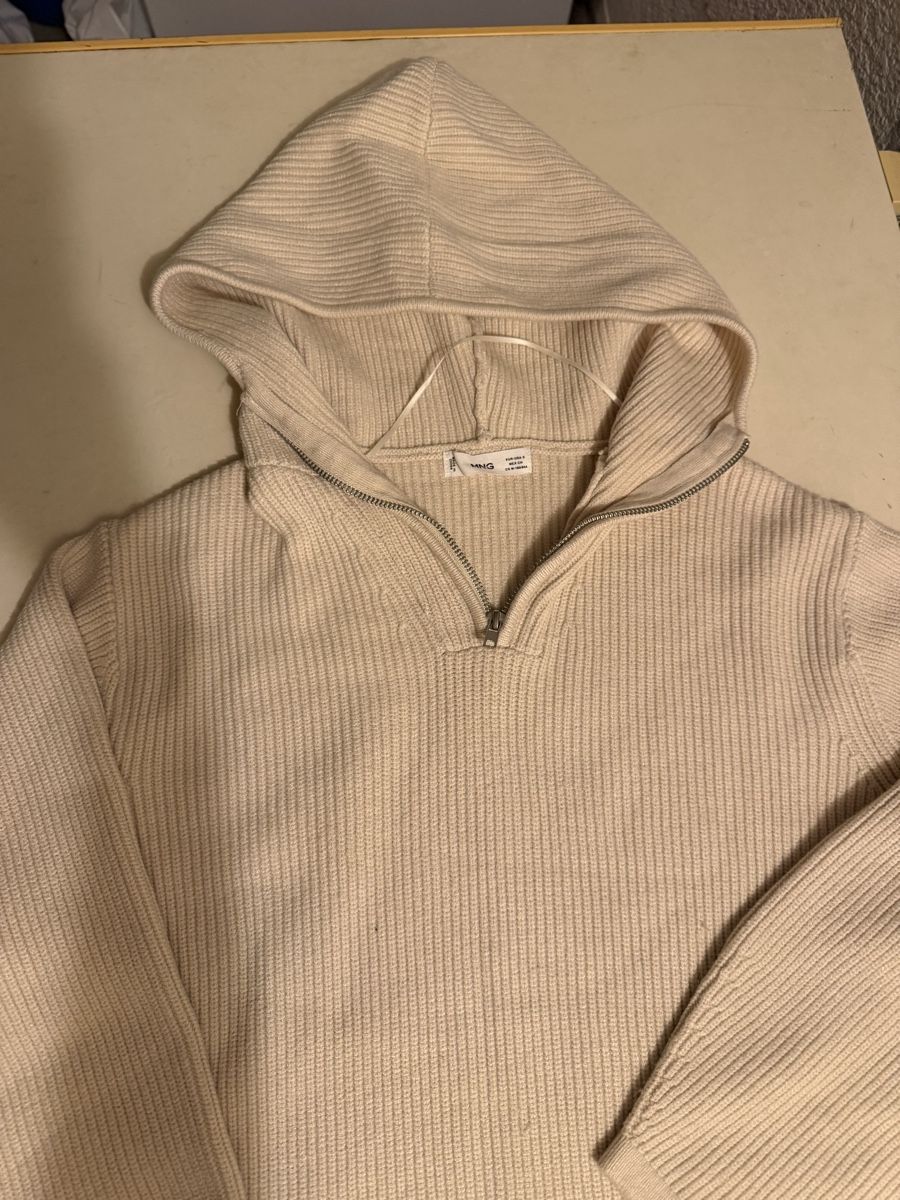 H&M Robes: Mango Strickpullover mit Kapuze beige Grösse S neuwertig – Neuf (Voir description) à Luzern par Lorena.haj 1