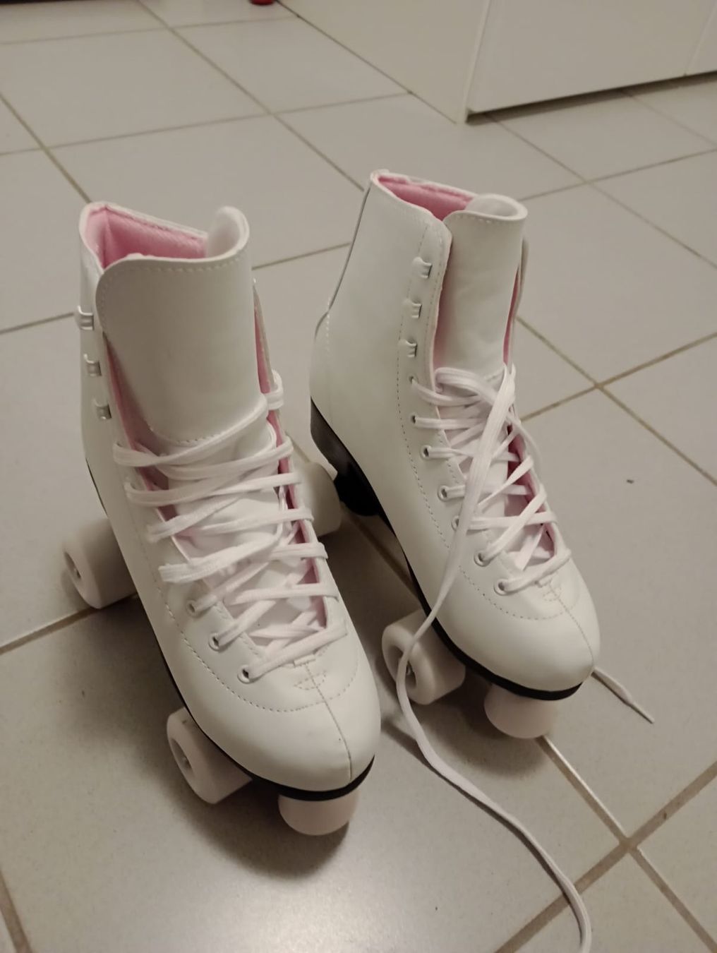 Pattini in linea & Pattini a rotelle: Rollschuhe weiss Grösse 40 – Usato da Wädenswil venduto da Mirm1.0
