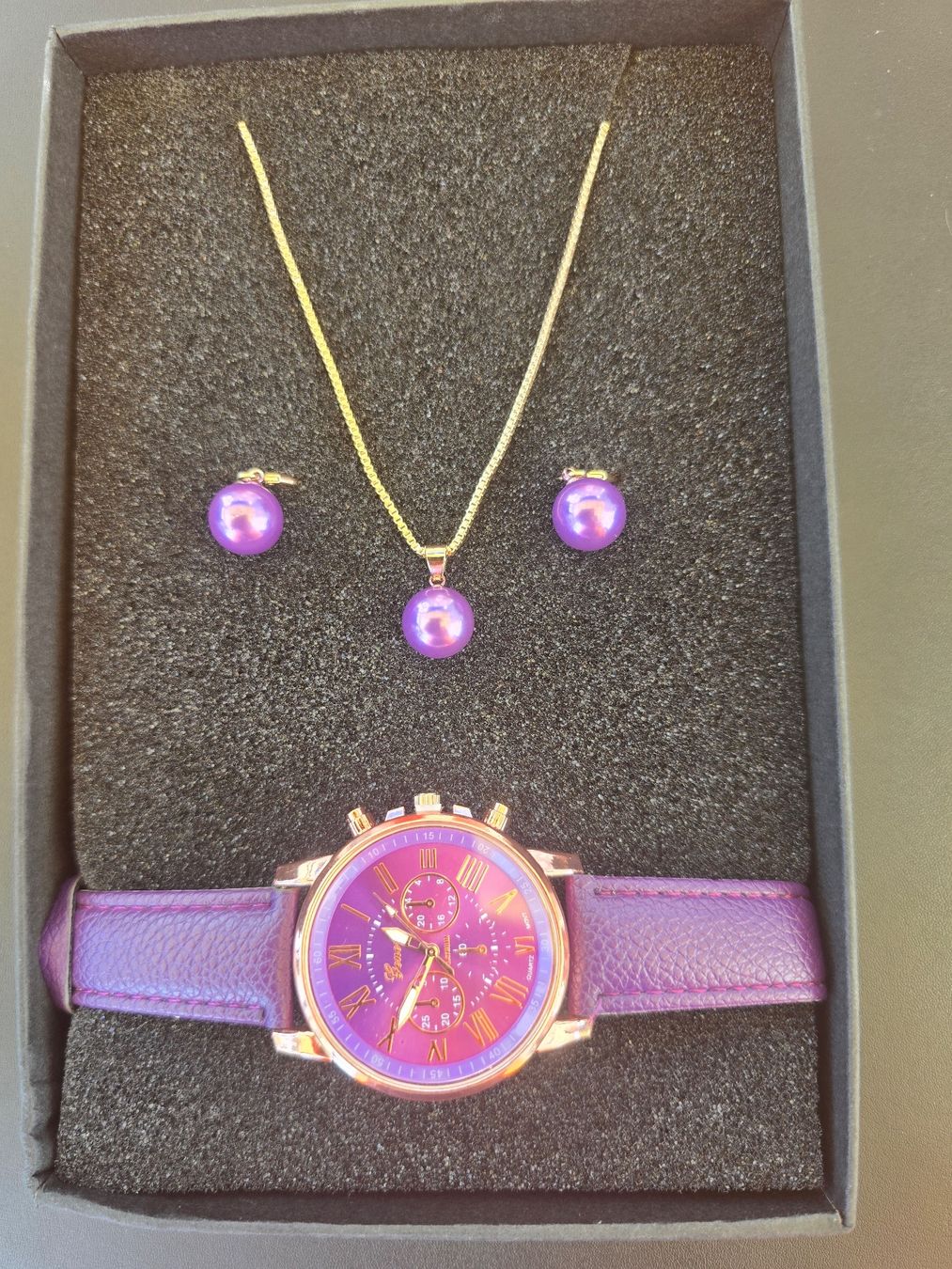 Altri gioielli: Schmuckset violett mit Uhr – Nuovo e nell'imballaggio originale da Würenlos venduto da sul_cm8q