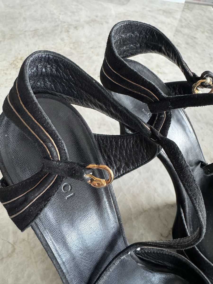 Gucci Scarpe da donna: Gucci Black Suede Peep toes – Usato da Lachen SZ venduto da ABEVA 3