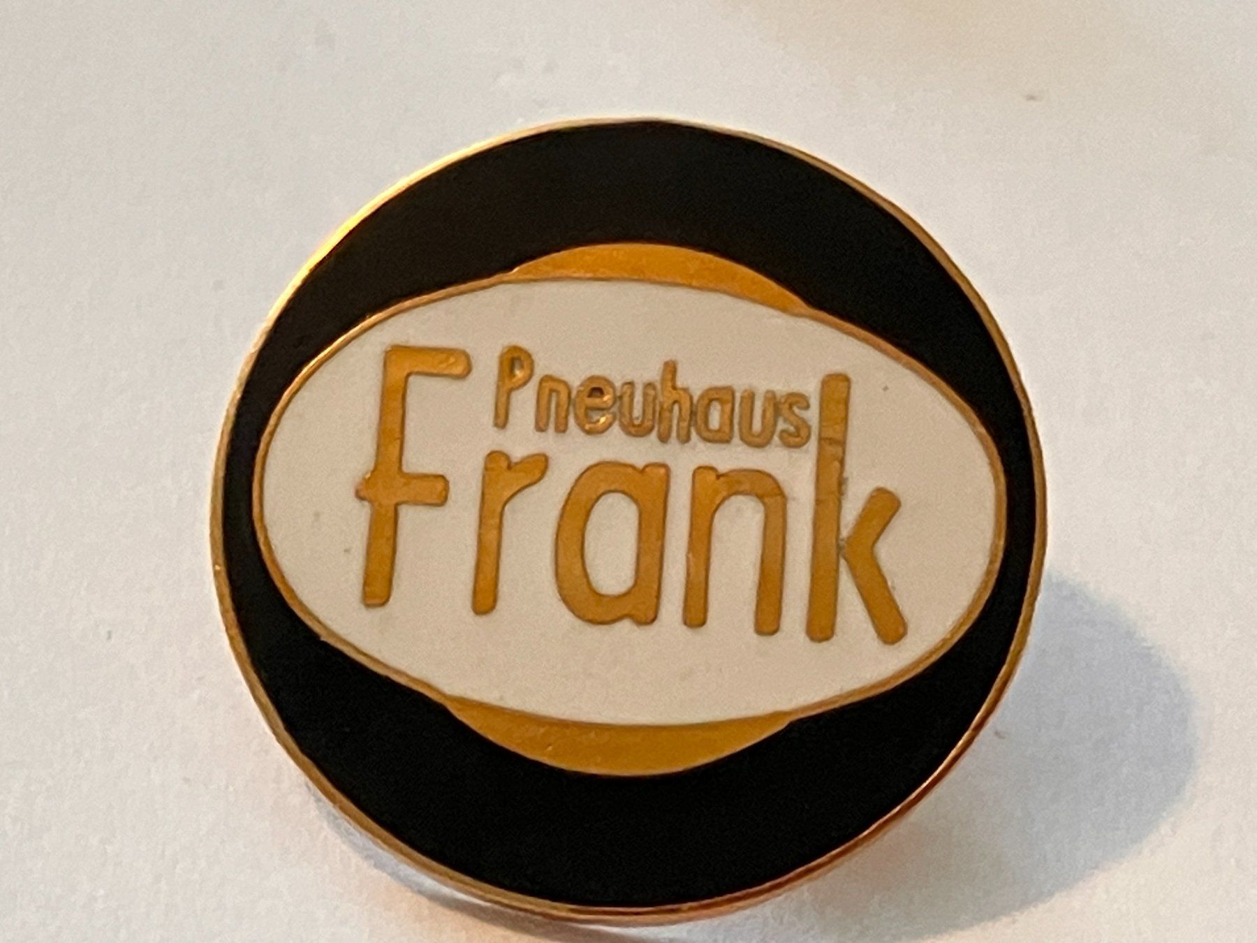 Placchette & Badge: 1 Pin Pneuhaus Frank – Usato da Basel venduto da djwwpp