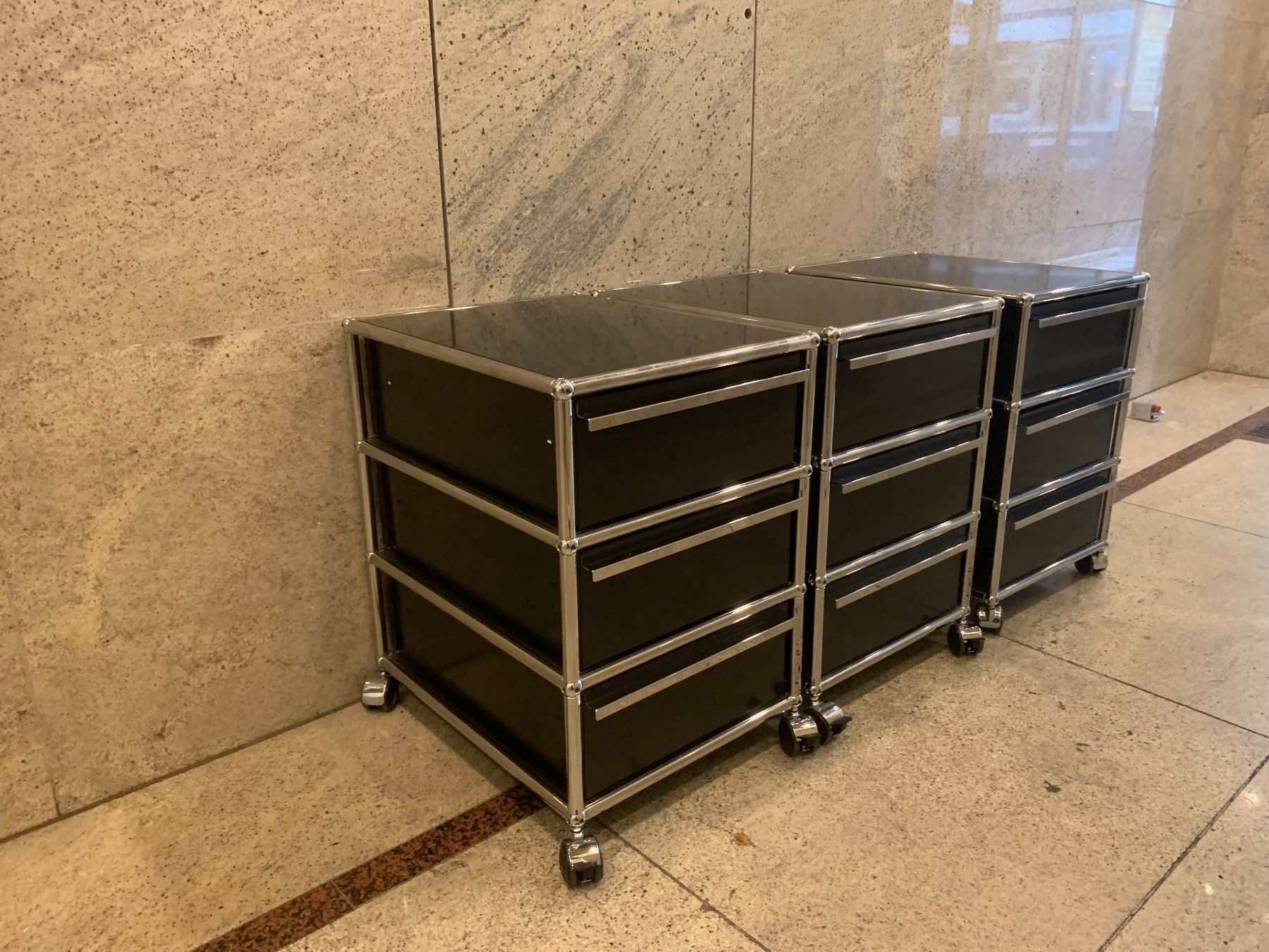 USM Scaffali: Usm Korpus Black Lieferung gratis – Usato da Thun venduto da Thuno6 4