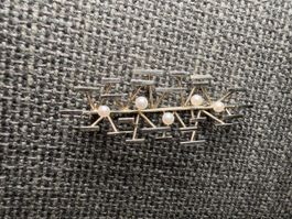 Broche en or 750 / 18 carats avec 5 perles 