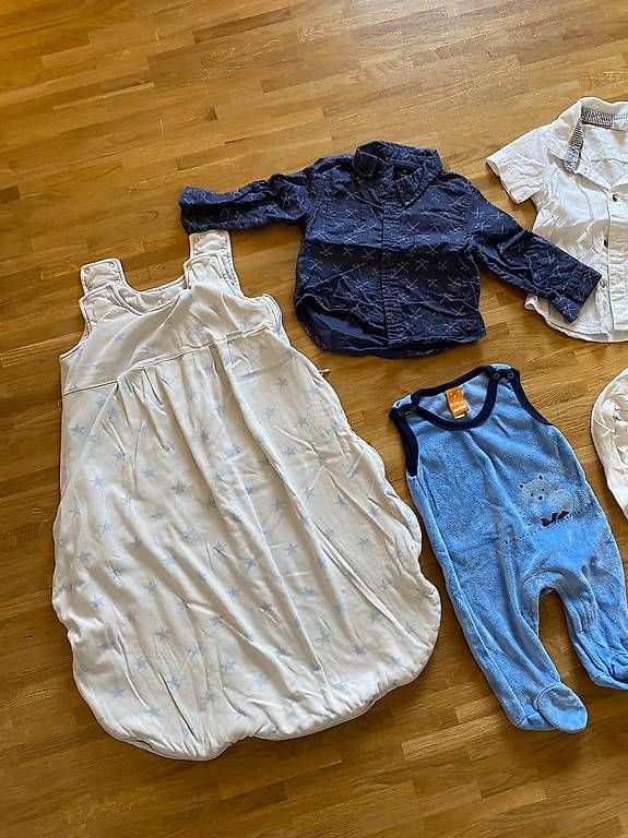 Lotti & Set di vestiti: Kleiderpaket + Schlafsack Gr. 86-74 – Usato da Zürich venduto da car_zzr5 1