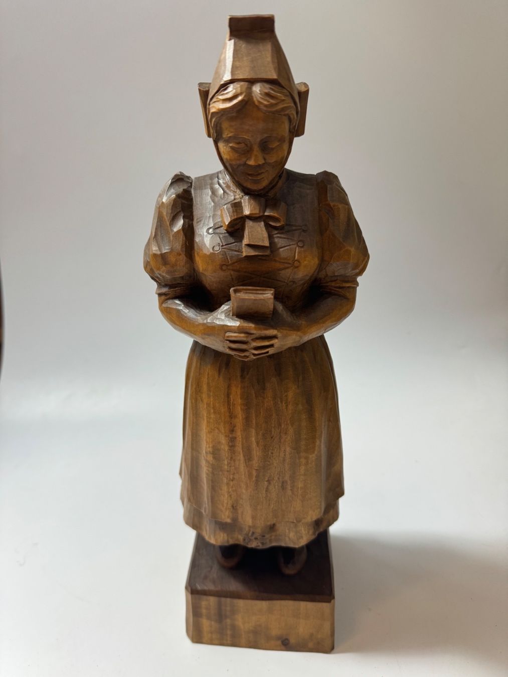 Skulpturen & Statuen: Brienzer Schnitzerei      Bäuerin 35 cm           /O O5# – Gebraucht aus Grenchen von swiss.antiques