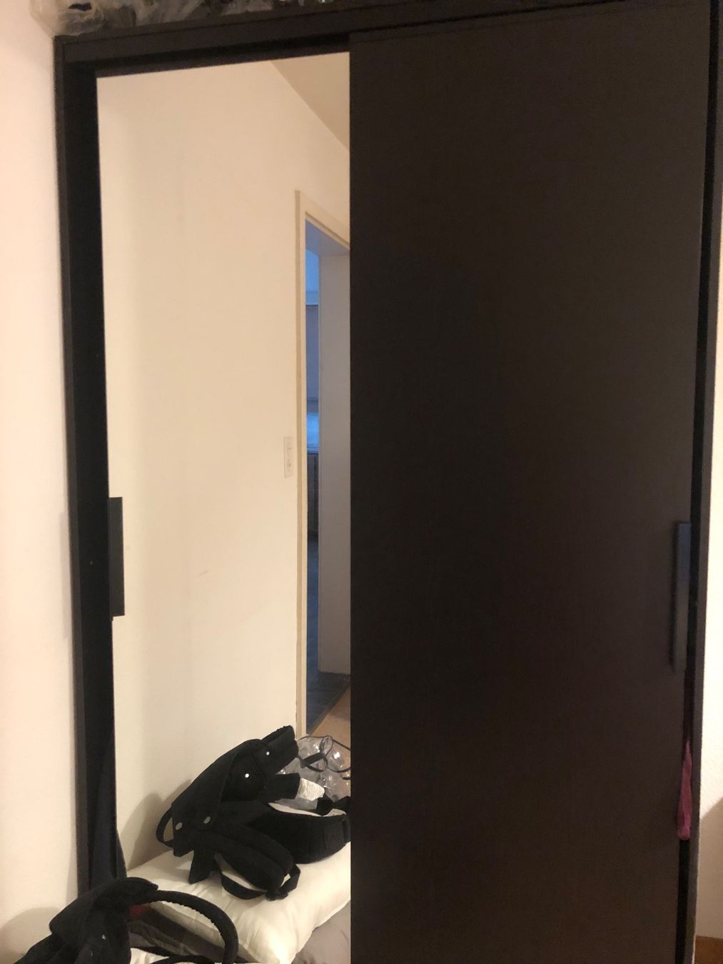 Ikea Lits: Complete IKEA Set – Bed, Wardrobe, Bedside Table & TV Table – D'occasion à Zollikerberg par csstudentin 1