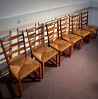 Sechs Mid-Century Stühle (Nussbaum) im skandinavischen Stil