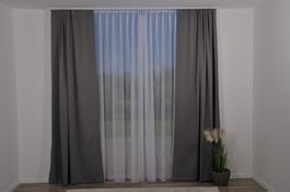 VERDUNKELUNGSVORHANG  MIT GLEITER GRAU