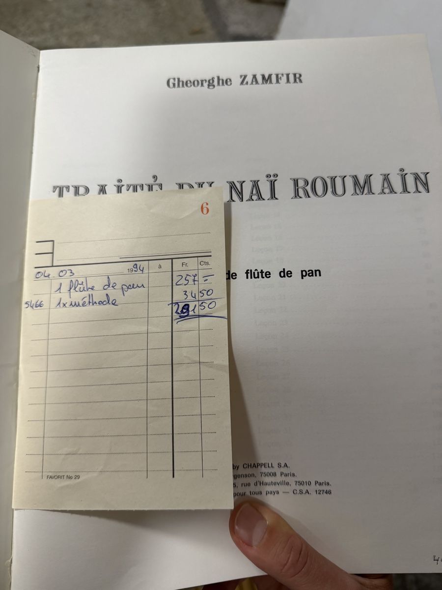 Strumenti musicali: Two Pan Flutes Vintage with Method Book and Case – Usato da Bussigny venduto da J.B.Goode 1