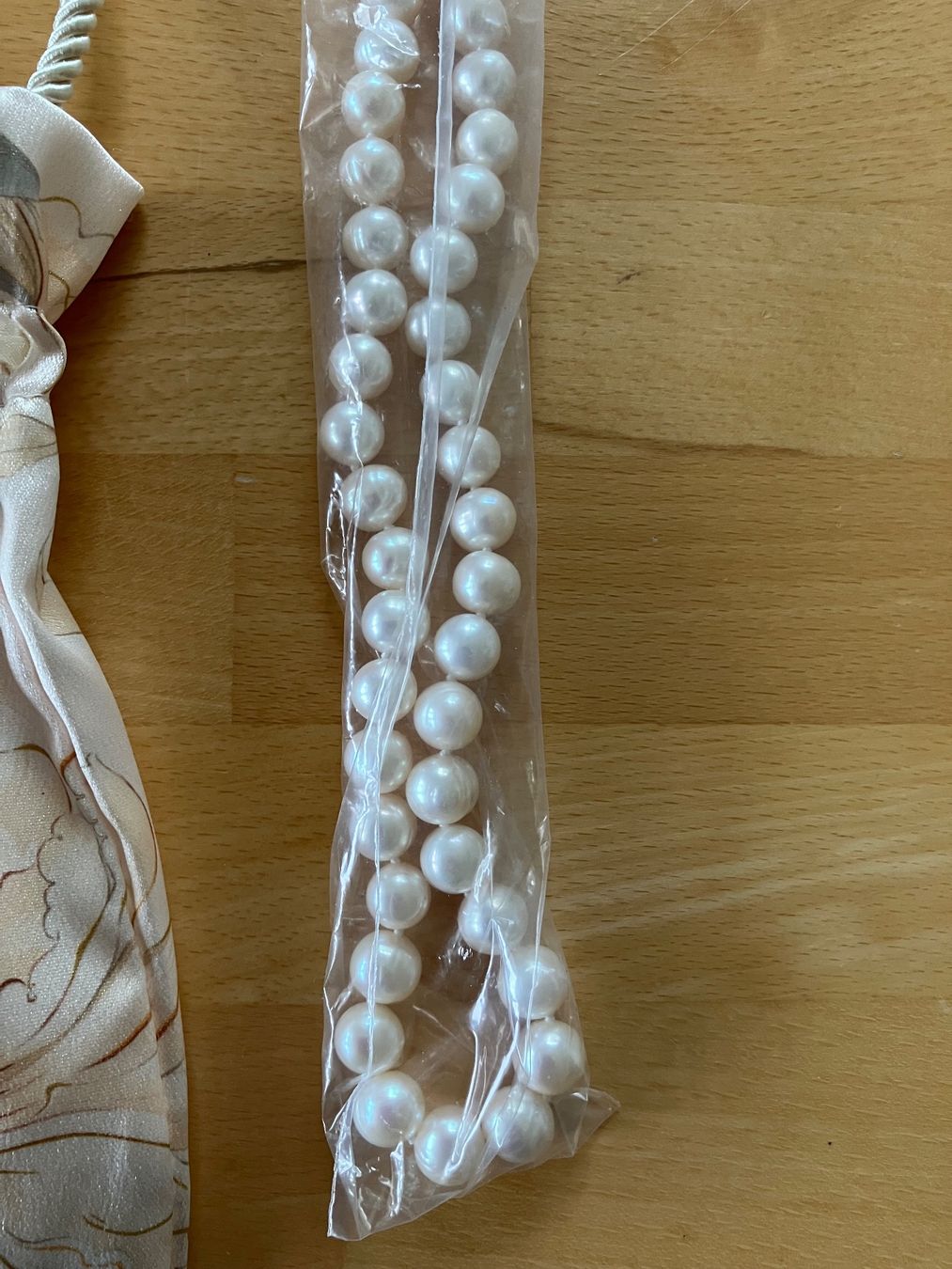 Ketten: Schöne Perlenkette mit Stoffbeutel – Neu und originalverpackt aus Olten von Dickbrave 2