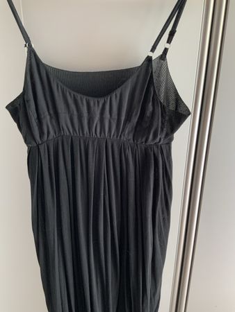 Sommerkleid schwarz Grösse 2, nie getragen Maxilänge.