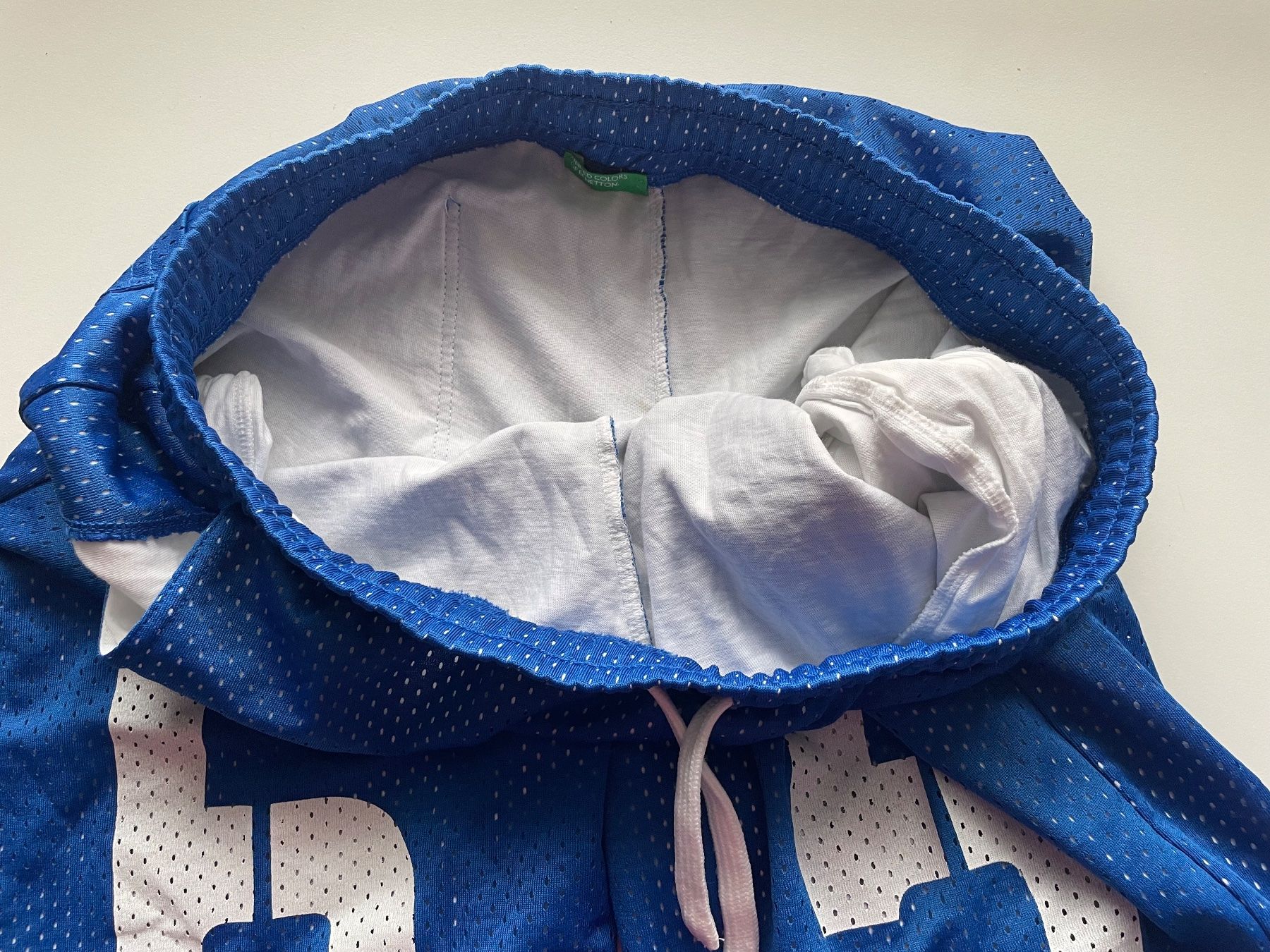 Benetton Hosen: Benetton Shorts, Gr. 176 oder 164, Top Zustand! – Gebraucht aus Winterthur von crave 8