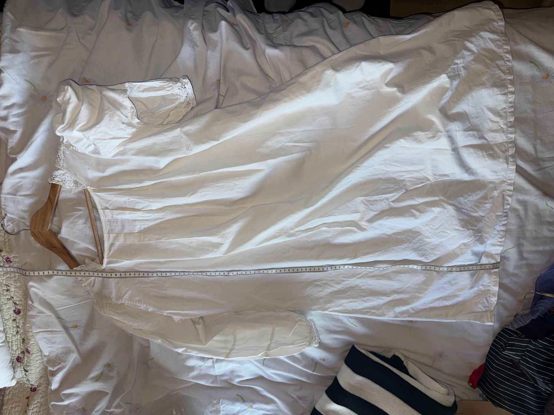 Vestiti: Robe de nuit vintage blanche coton brodé – Usato da Ovronnaz venduto da Etagne68 7