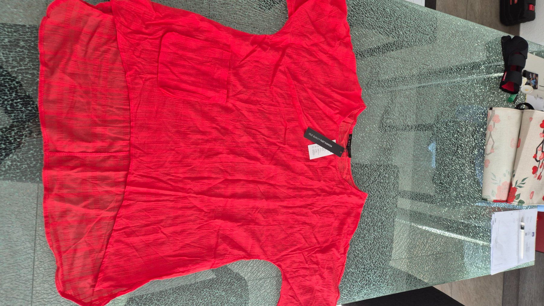 T-shirt: Maglia estiva rossa – Nuovo (secondo la descrizione) da Gordevio venduto da RUBY104