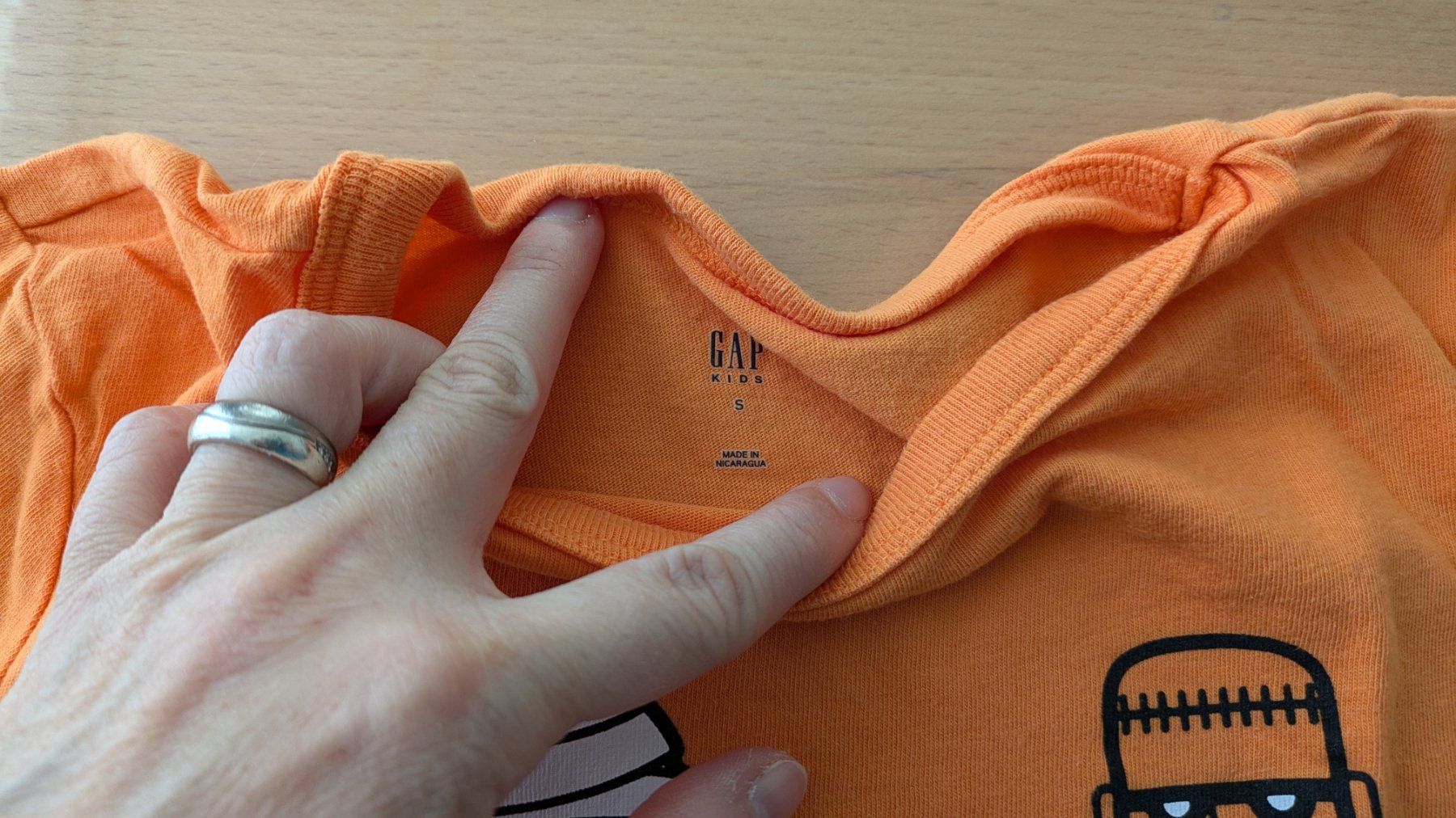 Gap Camicie, T-shirt & Polo: GAP HalloweenT-Shirt - 122/128 – Usato da Staufen venduto da Fleby84 2