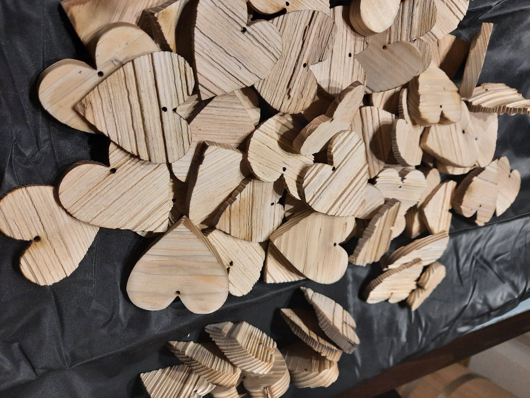Holzartikel: Holz Deko Herzen 50 Stk. – Neu (gemäss Beschreibung) aus Widnau von Crewo 1