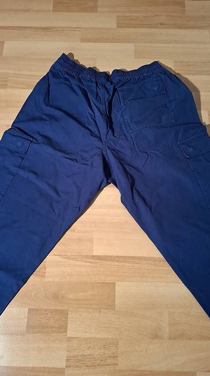 Pantalons: Pantalon cargo Nike – D'occasion à Fleurier par die_gg95 2