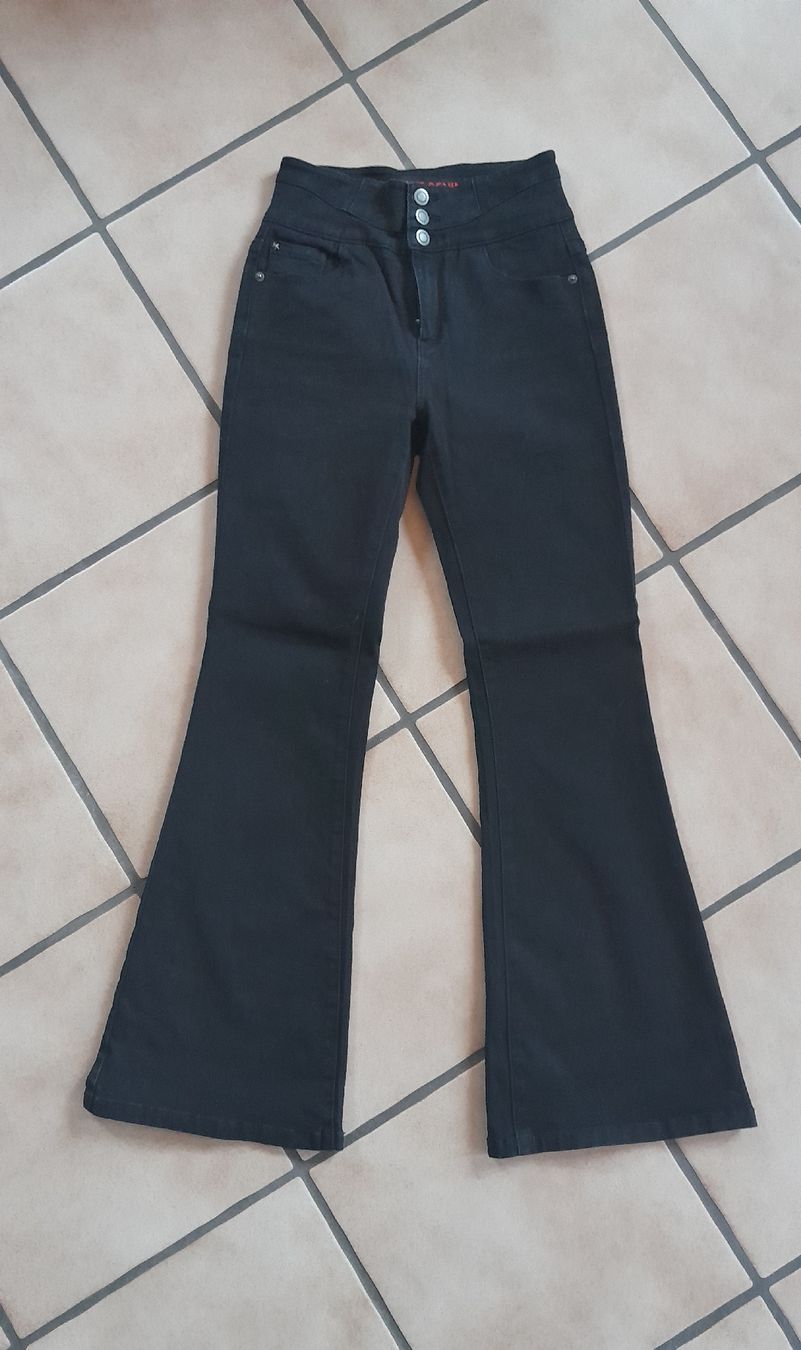 Only Jeans: Schlaghosen 28/30, Gothic – Nuovo (secondo la descrizione) da Innerthal venduto da System_of_a_down