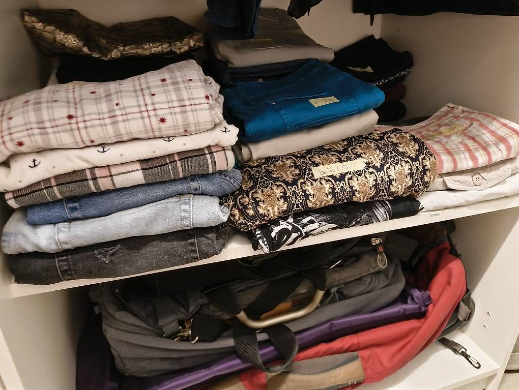 Lotti di vestiti: Flohmi: Diverse Kleider, Schuhe, Shirts, Pullis, etc. – Usato da Nänikon venduto da Manta87 2