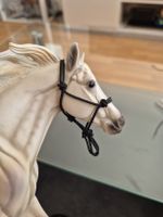 Breyer Modellpferde Knotenhalfter 1:9 (OHNE Pferd)