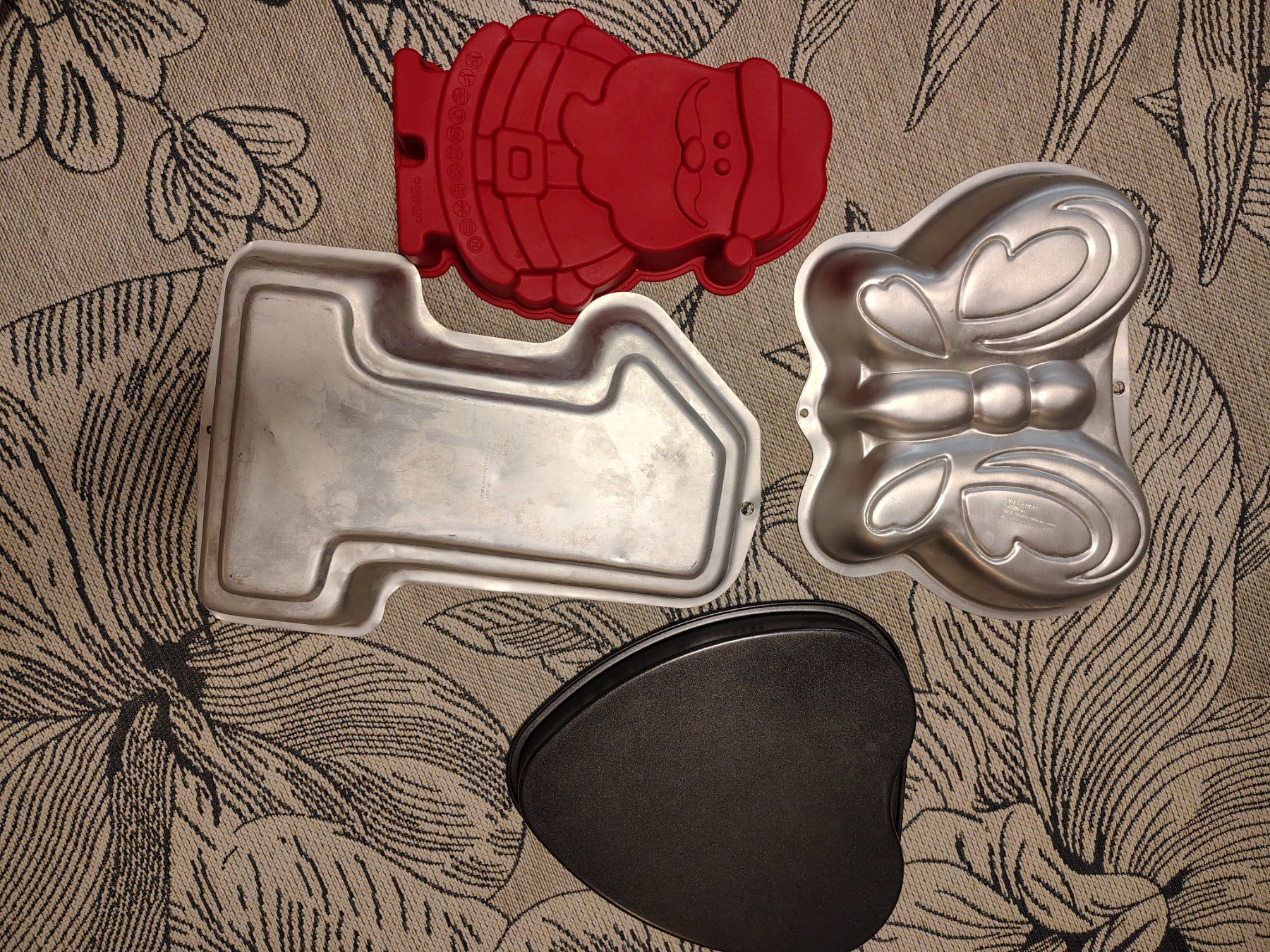 Teglie da forno: Wilton Backform, Santa, Eins, Herz, Schmetterling – Usato da Linthal venduto da Davospainter