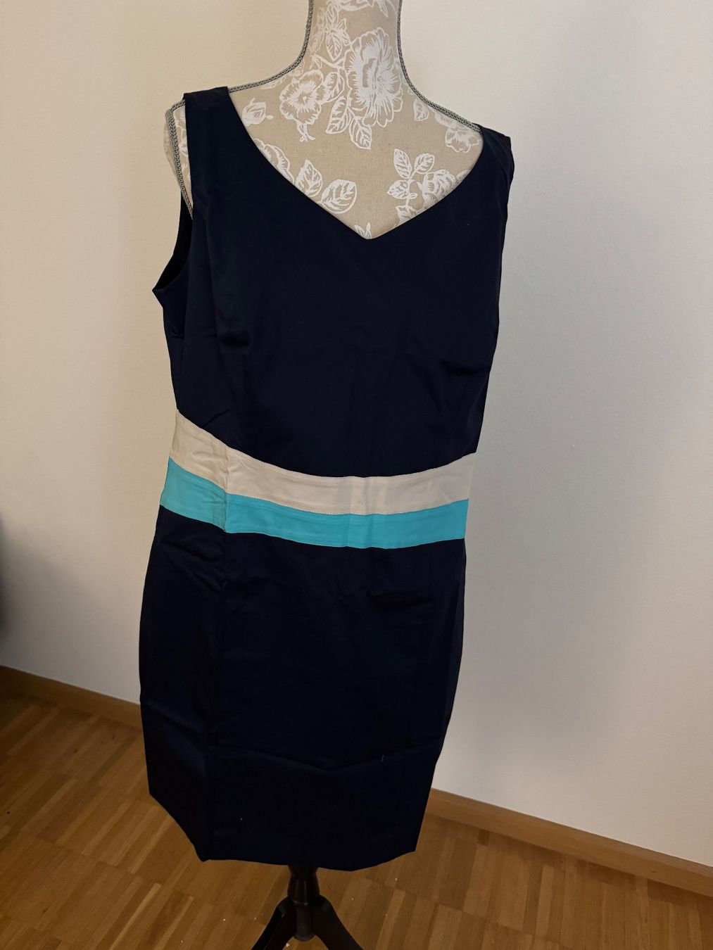 S.Oliver Vestiti: Kleid s.Oliver Marineblau, Gr. 44, NEU – Nuovo (secondo la descrizione) da Niedergösgen venduto da cha_ddz9 1