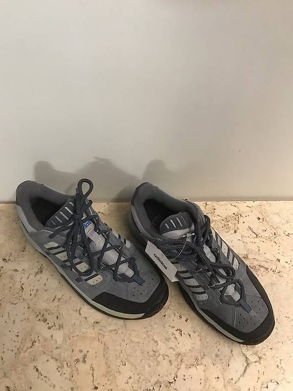 Scarpe da uomo: Adidas Jugendschuhe Grösse 38 – Usato da Kerns venduto da inspo