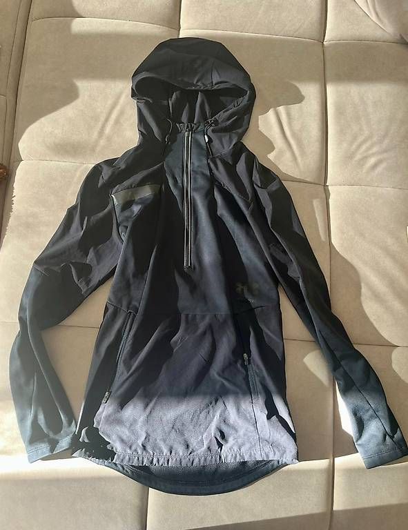 Giacche: Black Under Armour windbreaker, size S. – Usato da Zürich venduto da eliab02
