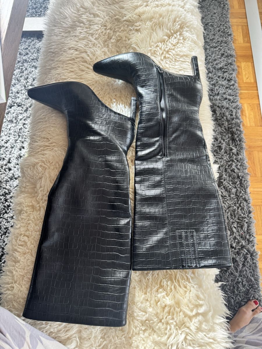 Chaussures femmes: Black Knee-High Boots with Crocodile Pattern Size 39 – D'occasion à Baar par sal_g57c 3