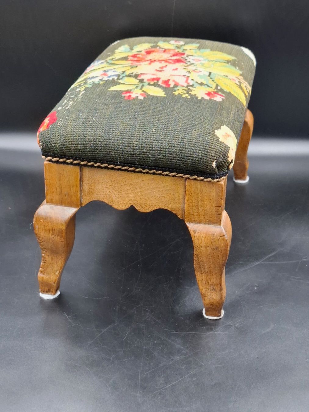 Sgabelli: Vintage Fusshocker viktorianischen Stil – Usato da Zürich venduto da bruzolda 3