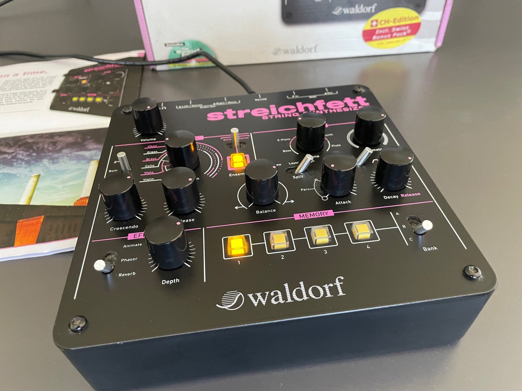 Waldorf Instruments de musique: Waldorf Streichfett Strings Synthesizer – D'occasion à Bellinzona par gioas