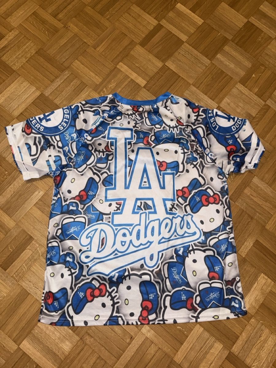 T-shirt: Baseball jersey style hello kitty t-shirt oversize – Usato da Zürich venduto da 298_h2jz 1