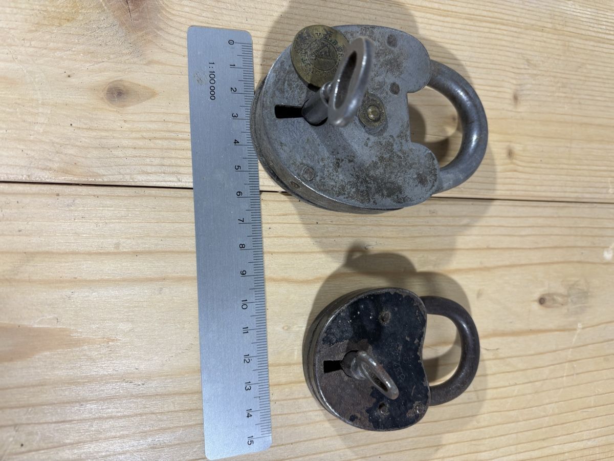 Lucchetti: Antike Schlösser-Set: 2 seltene Vorhängeschlösser! – Usato da Steffisburg venduto da pet_2d5t