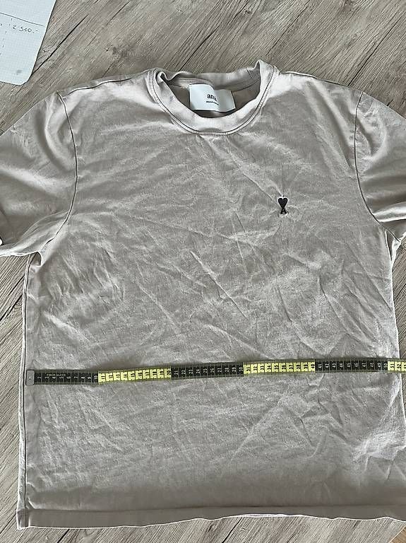 T-Shirts: T shirt AMI taille M  – Gebraucht aus Leytron von nat_8fvq 1