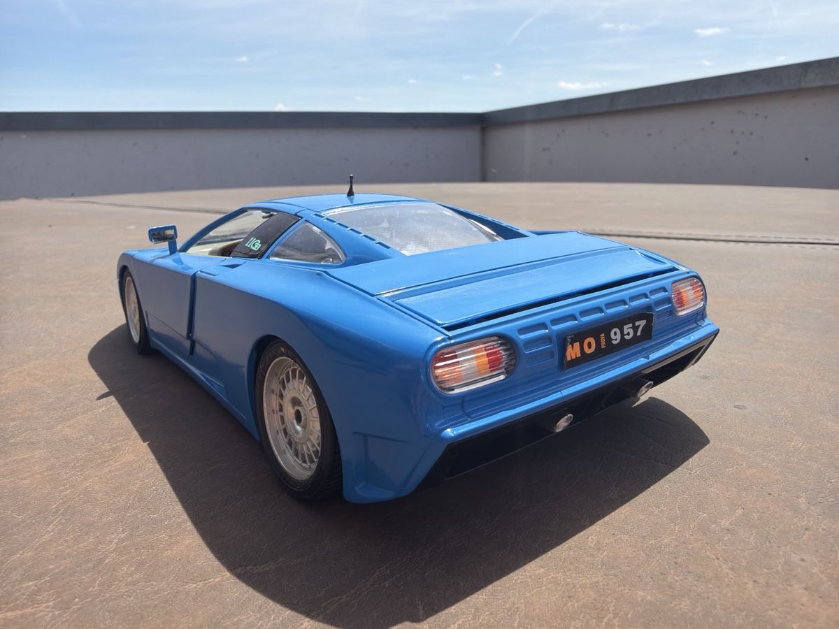 Bburago Modellini d'auto: Bugatti EB110 blau - Bburago - 1/18 – Usato da Wolfwil venduto da Rolex1 2