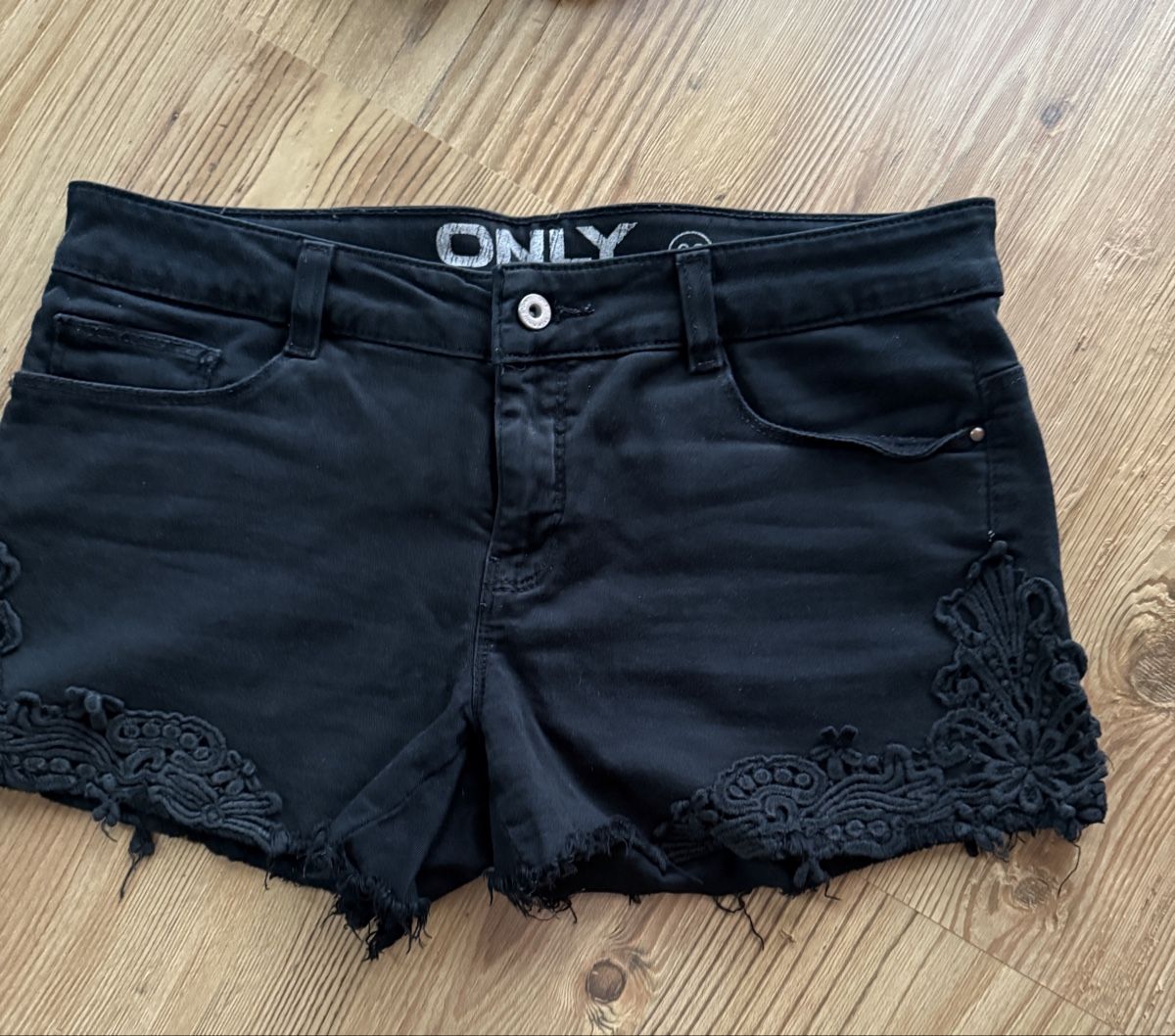 Pantaloni: Kurze Hose in Gr. 40, schwarz – Usato da Unterlangenegg venduto da mamu3657