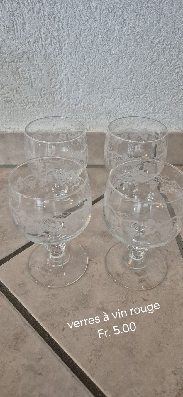 Bicchieri: verres à blanc et rouge – Usato da Moutier venduto da mai_pq7w