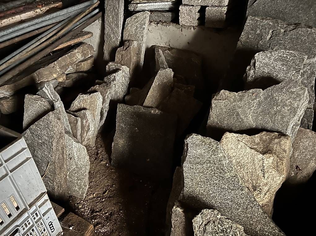 Steine & Dachziegeln: Mix Granitsteinplatten Vallemaggia – Gebraucht aus Avegno von CaVal13 2