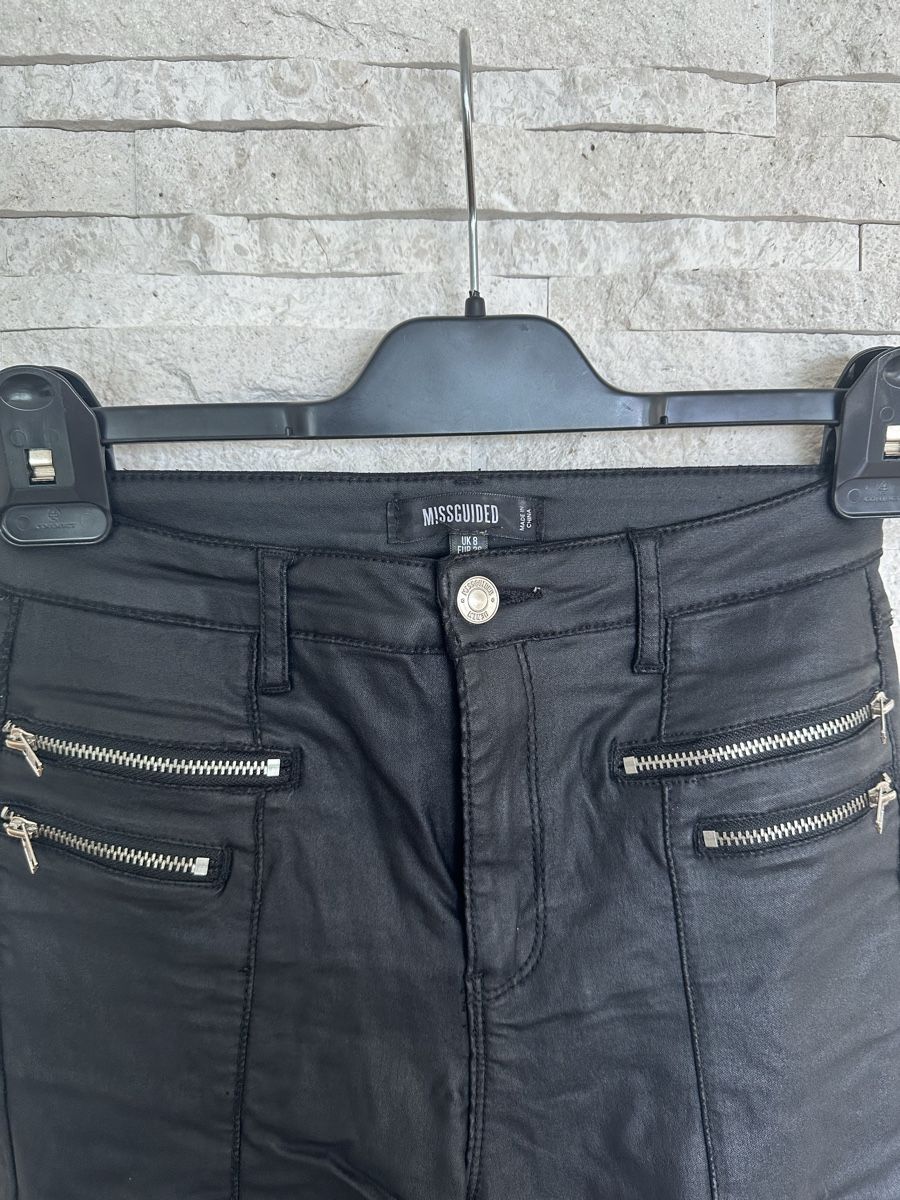 Pantaloni: Missguided Kunstlederhose Gr. 36 Schwarz – Usato da Meilen venduto da ninifee20 1
