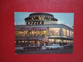 Berlin alte Autos beim Café Kranzler Abendaufnahme